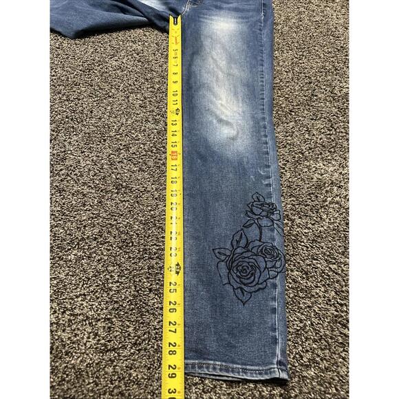White House Black Market Jeans Woman’s Size 6 Mid Rise Medium Wash Roses 31x29 - Picture 6 of 8